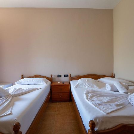 Hotel Nika Radhimë Eksteriør billede