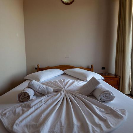Hotel Nika Radhimë Eksteriør billede