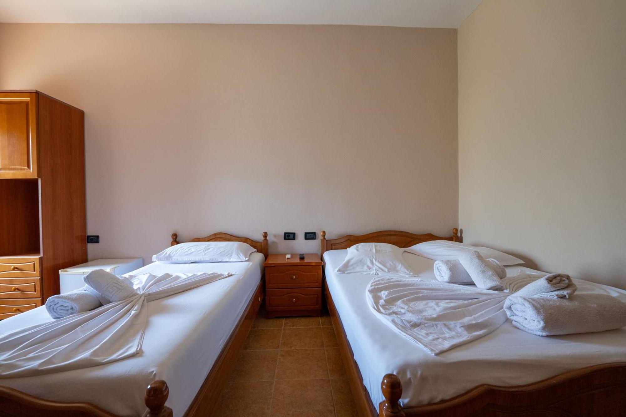 Hotel Nika Radhimë Eksteriør billede