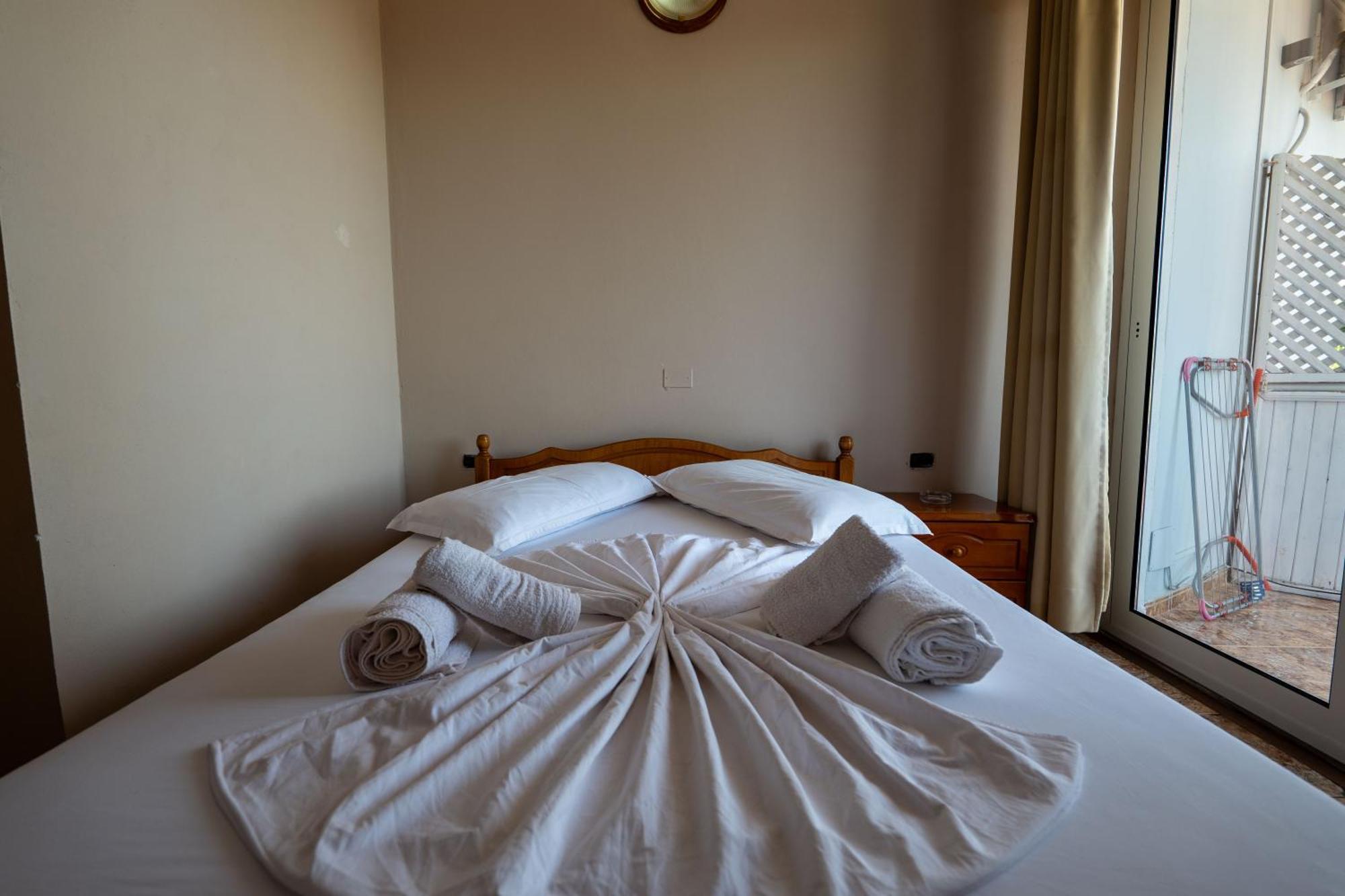 Hotel Nika Radhimë Eksteriør billede