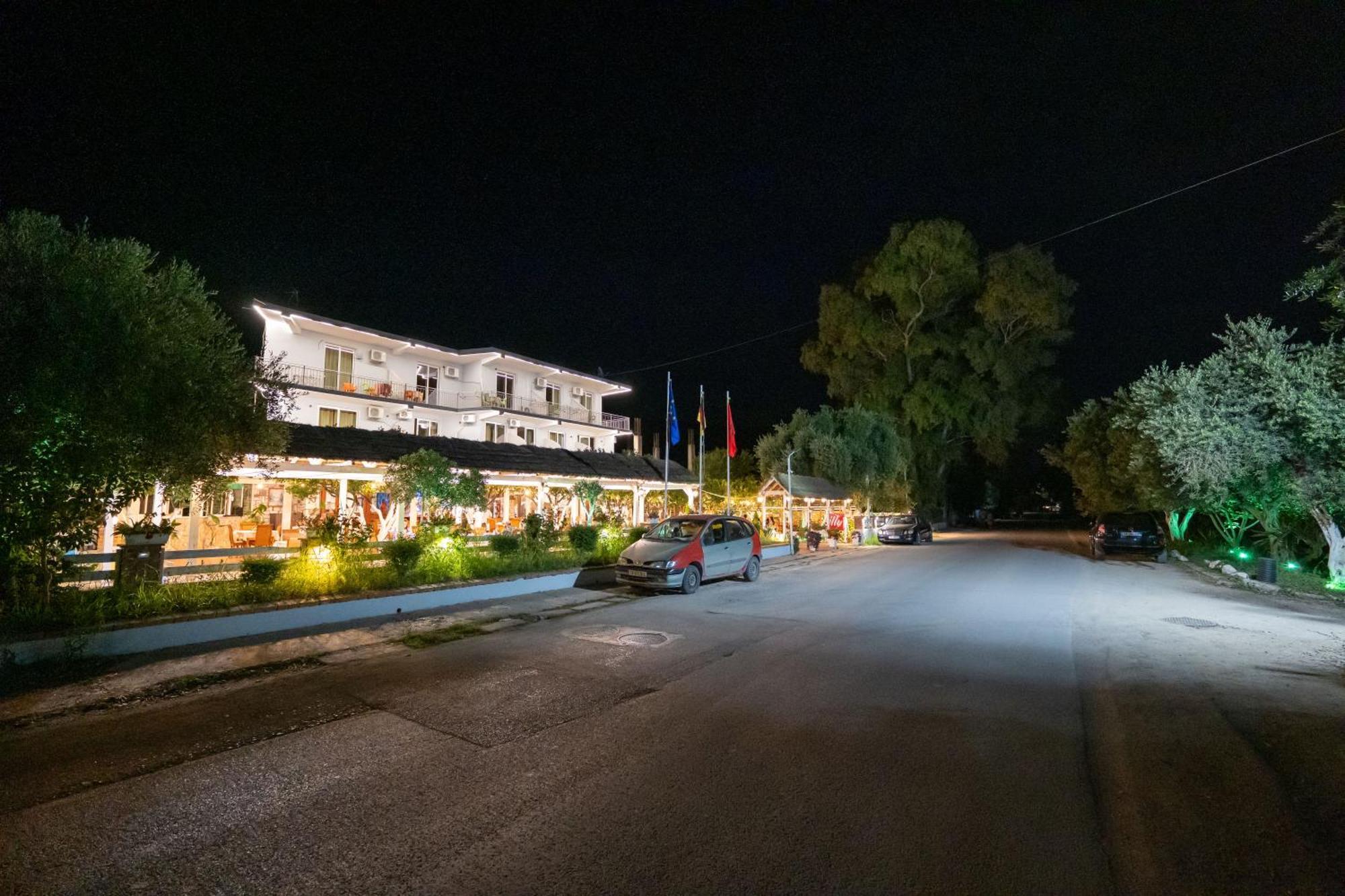 Hotel Nika Radhimë Eksteriør billede