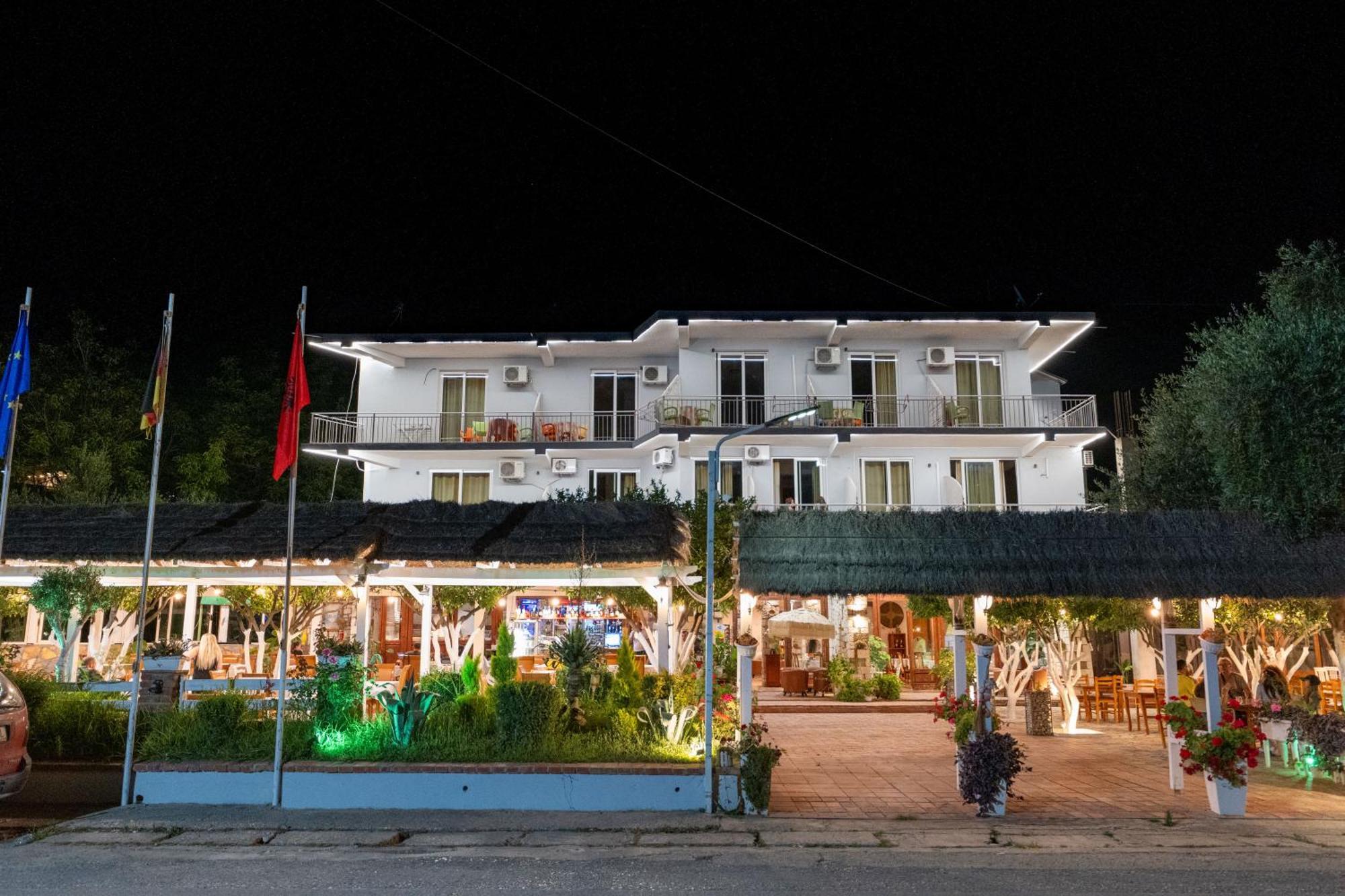 Hotel Nika Radhimë Eksteriør billede
