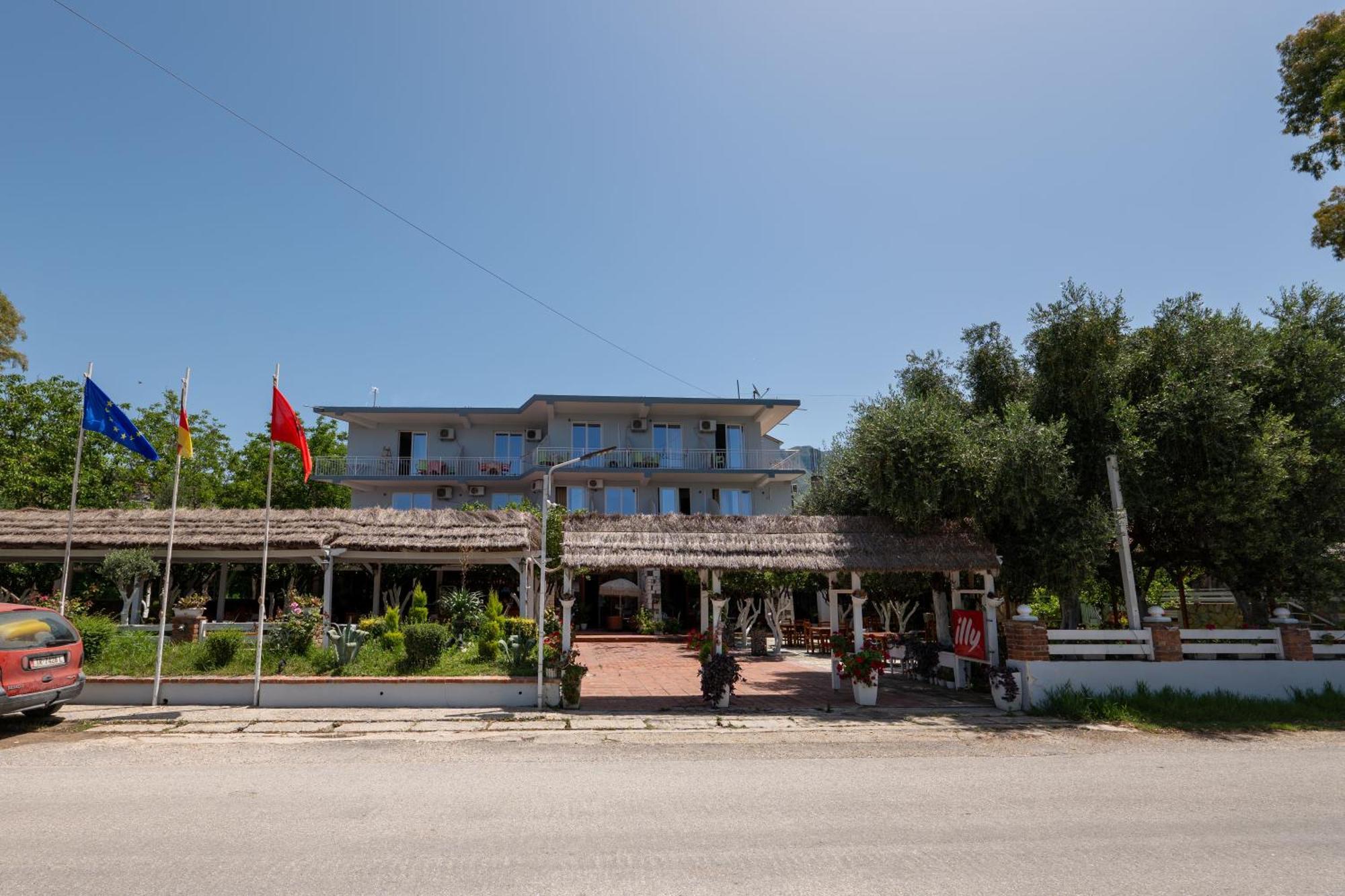Hotel Nika Radhimë Eksteriør billede