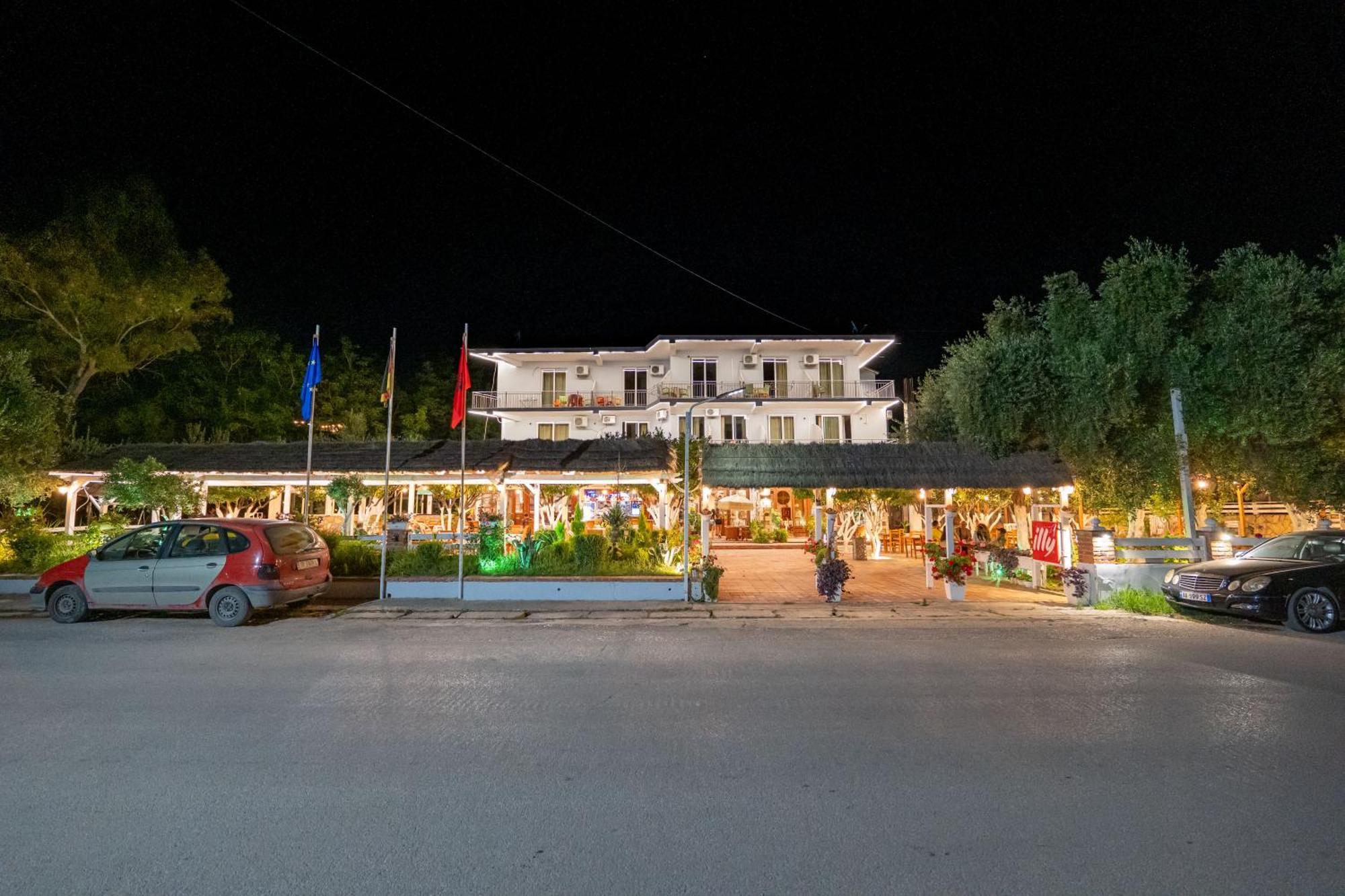 Hotel Nika Radhimë Eksteriør billede